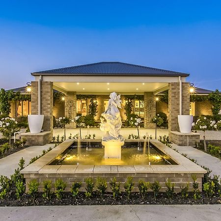 La Bella Vita Batesford Экстерьер фото
